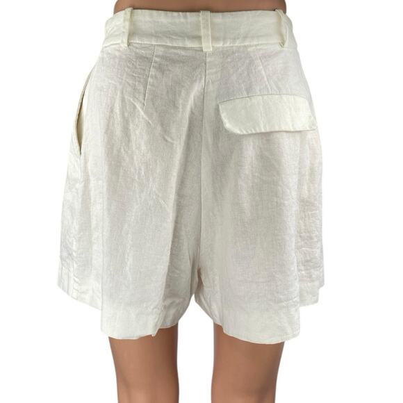 Zara Women's White Pleated High Waisted Straight Casual Mini Shorts Size M - Picture 3 of 4